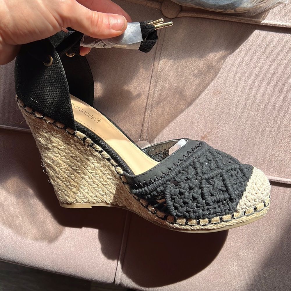 Brand new SHOE DAZZLE SHOES